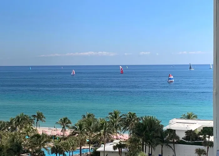 Vacation rental: Hallandale Condo, Partial Ocean View Direct Beach And Pool Access Hollywood Beach